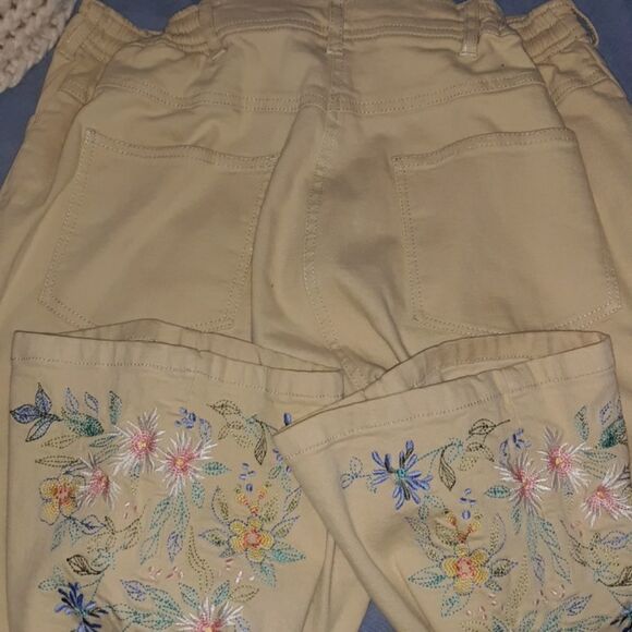 Denim and Company size small embroidery pants - Picture 8 of 8